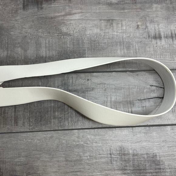 DOUGLAS PAQUETTE DP White 1.25 in Adjustable Belt Gold Scroll Buckle 35 in OSFM - Picture 4 of 5